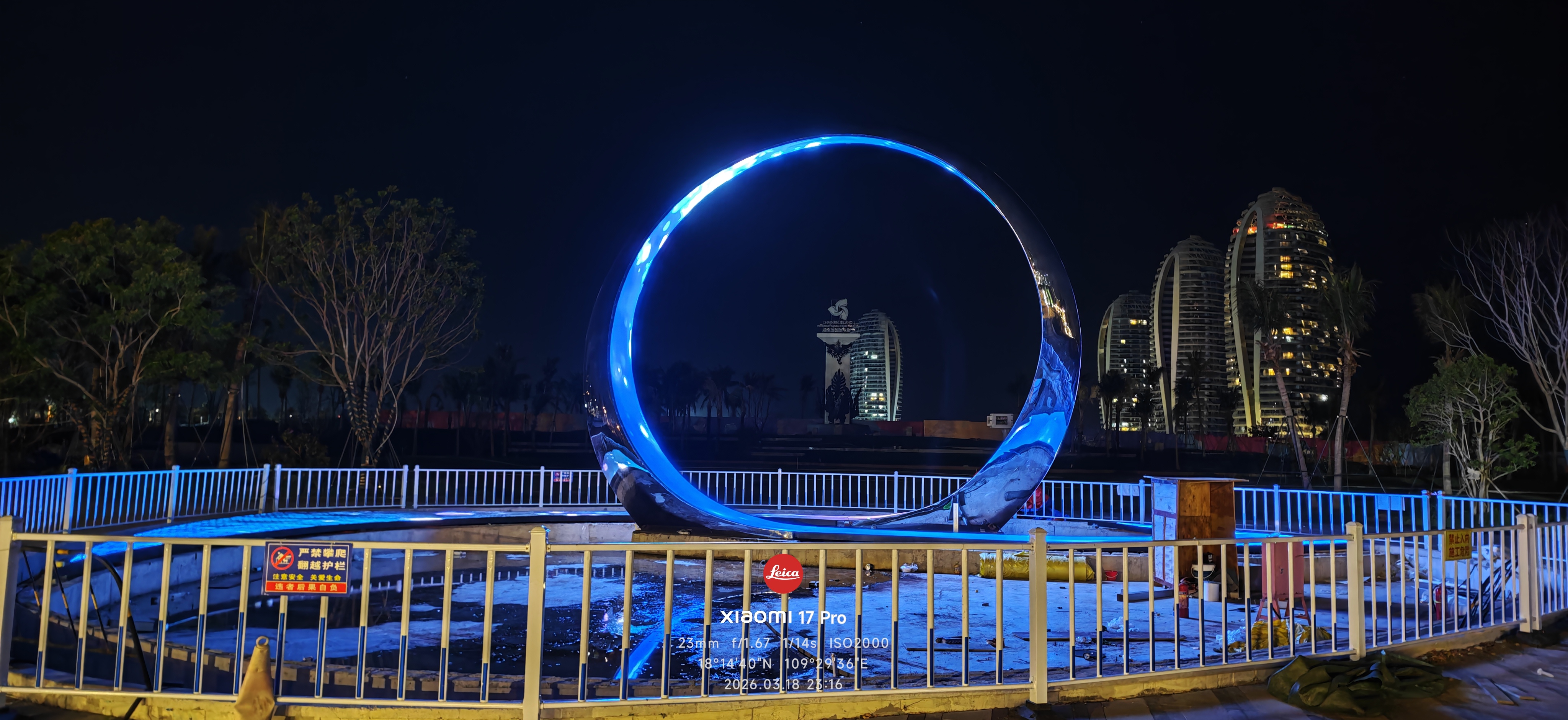 三亚 “三亚之眼” 室外双钩加立式圆环 LED 显示屏控制系统项目